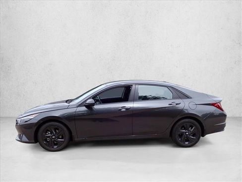 Used 2022 Hyundai Elantra SEL w/ Convenience Package FWD image 7