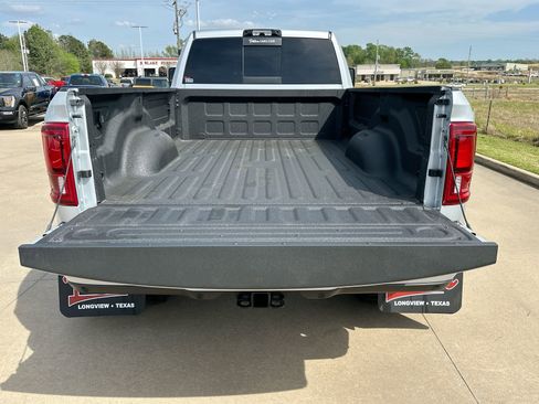 New 2026 RAM 3500 Laramie AWD/4WD image 24