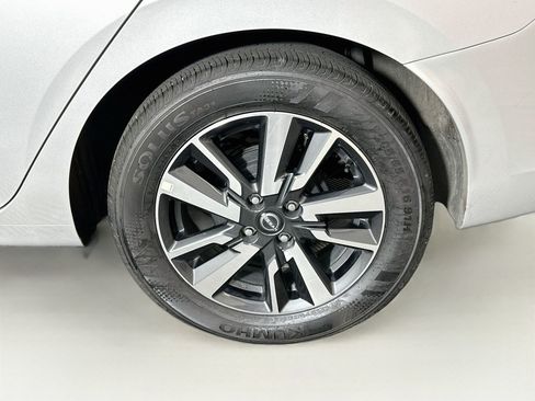 Used 2025 Nissan Versa SV FWD image 11
