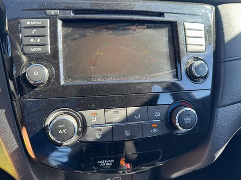 Used 2020 Nissan Rogue S image 19