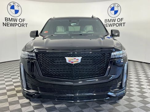 Used 2023 Cadillac Escalade Sport AWD/4WD image 3