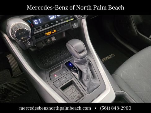 Used 2021 Toyota RAV4 XLE w/ Convenience Package FWD image 22