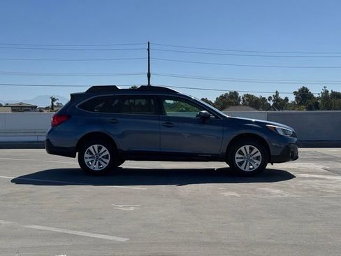 Used 2018 Subaru Outback 2.5i Premium AWD/4WD image 30