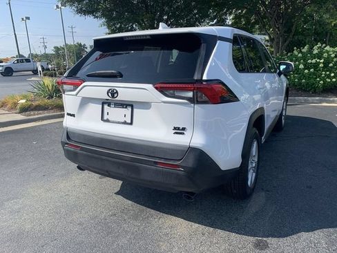 Used 2021 Toyota RAV4 XLE AWD/4WD image 8