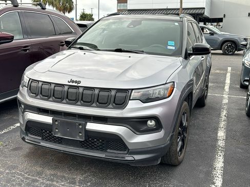Used 2022 Jeep Compass Latitude FWD image 6