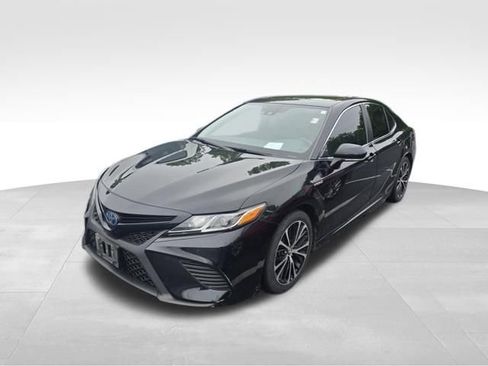 Used 2019 Toyota Camry SE w/ Sunroof Package FWD image 10