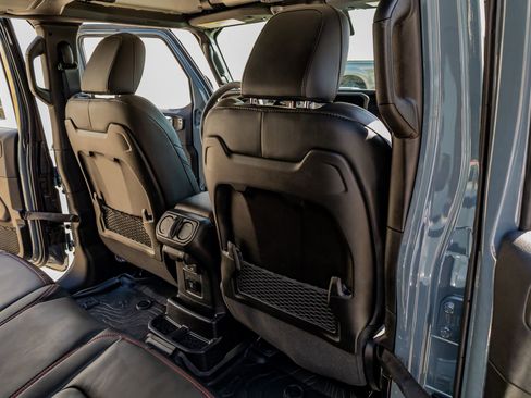 Used 2025 Jeep Wrangler Unlimited Rubicon image 31