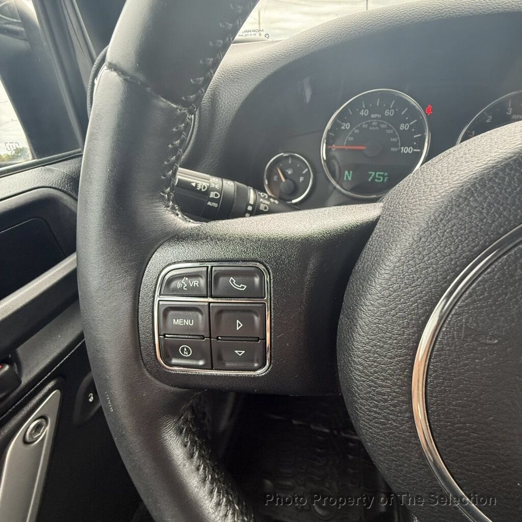 Used 2016 Jeep Wrangler Unlimited Rubicon w/ Connectivity Group AWD/4WD image 33