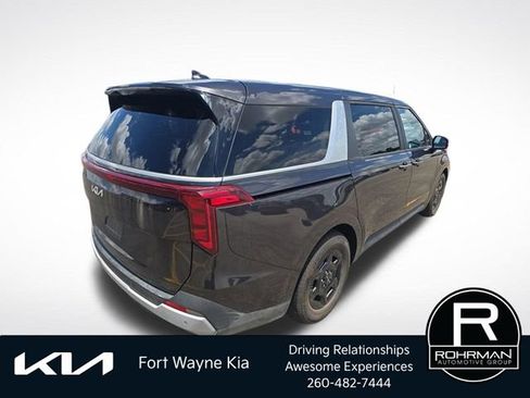 Certified 2025 Kia Carnival FWD image 4