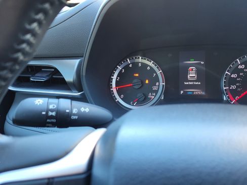 Used 2022 Toyota Highlander LE image 30