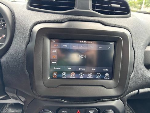 Used 2020 Jeep Renegade Latitude w/ Cold Weather Group AWD/4WD image 57