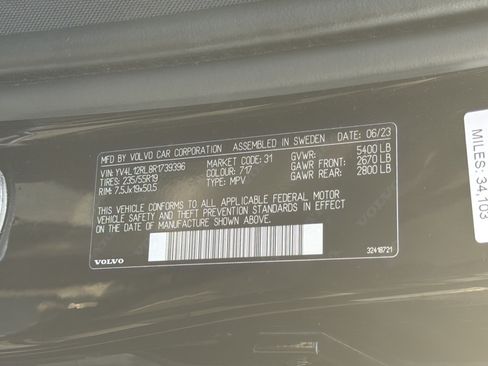 Certified 2024 Volvo XC60 B5 Plus w/ Protection Package Premier AWD/4WD image 36