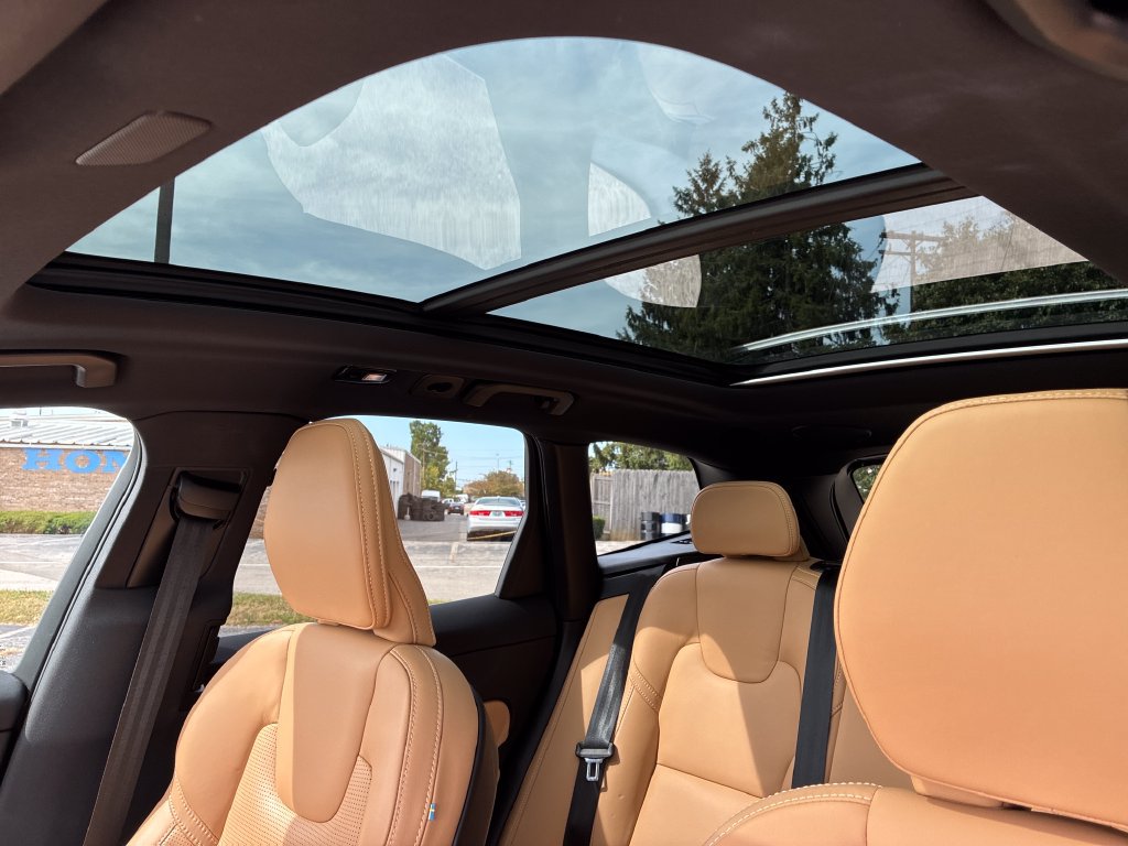 Used 2022 Volvo XC60 B6 Inscription w/ Advanced Package AWD/4WD image 18