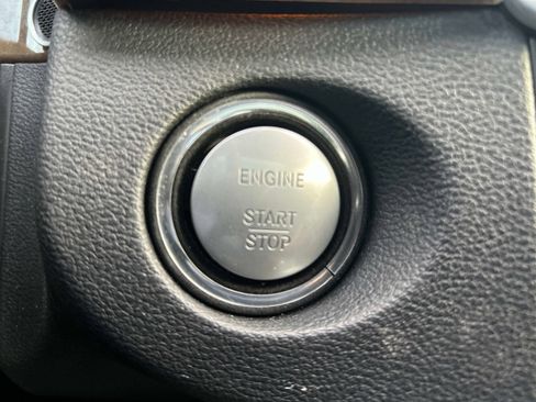 Used 2010 Mercedes-Benz E 350 4MATIC Sedan image 29