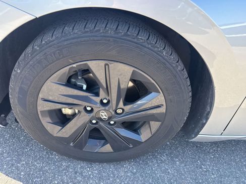 Used 2022 Hyundai Elantra SEL FWD image 9