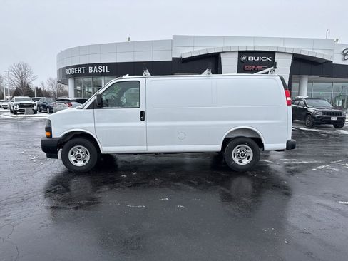Used 2025 GMC Savana 3500 w/ Driver Convenience Package image 7