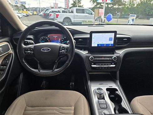 Used 2020 Ford Explorer XLT image 11