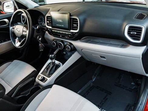 Certified 2021 Hyundai Venue SEL image 25