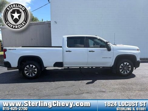 Used 2021 Chevrolet Silverado 2500 Custom w/ Custom Value Package AWD/4WD image 2