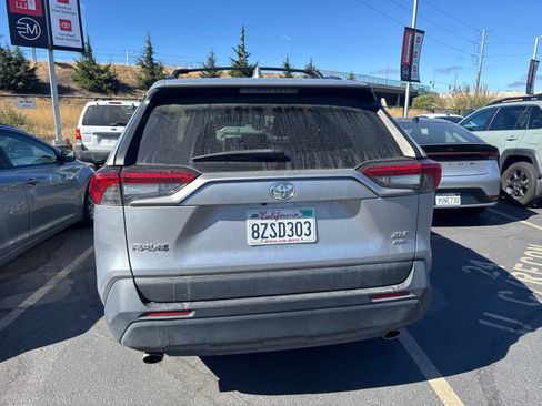 Used 2022 Toyota RAV4 XLE AWD/4WD image 5