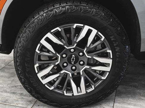 Used 2025 Chevrolet Suburban Z71 AWD/4WD image 7
