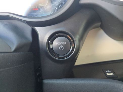 Used 2025 Toyota Sienna Platinum image 24