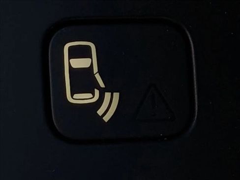 Used 2021 Land Rover Range Rover Evoque R-Dynamic SE image 16