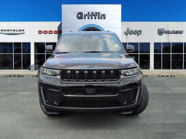 Used 2026 Jeep Grand Cherokee Altitude RWD image 12