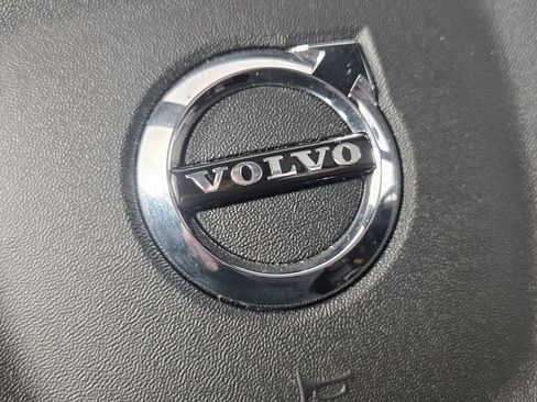 Certified 2023 Volvo XC40 B5 Ultimate w/ Climate Package image 27