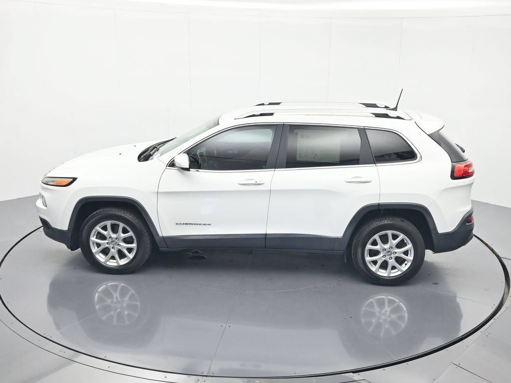 Used 2016 Jeep Cherokee Latitude FWD image 36