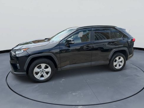 Used 2021 Toyota RAV4 XLE AWD/4WD image 2