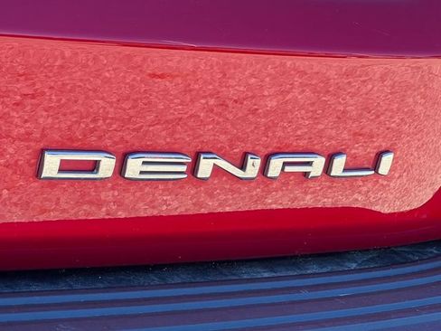 Used 2021 GMC Yukon Denali w/ Denali Premium Package AWD/4WD image 10