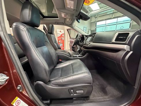 Used 2018 Toyota Highlander XLE FWD image 46