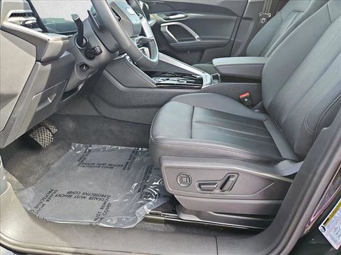 Certified 2025 Audi Q5 Premium w/ Convenience Package AWD/4WD image 17