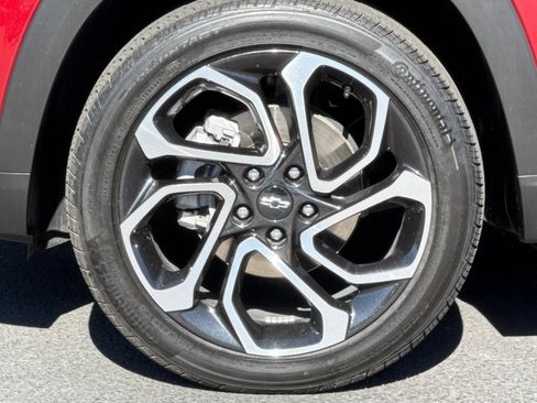 Used 2025 Chevrolet Trax RS FWD image 41