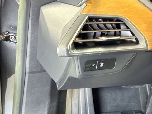 Used 2023 Audi e-tron GT Premium Plus image 10