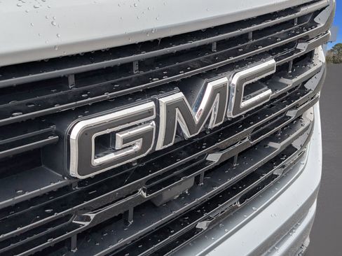Used 2024 GMC Sierra 1500 Elevation w/ Elevation Premium Package AWD/4WD image 5