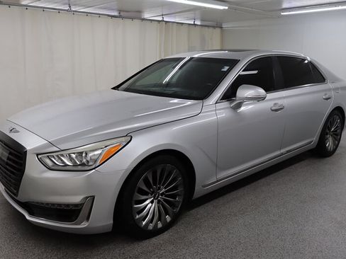 Used 2017 Genesis G90 3.3T Premium RWD image 3