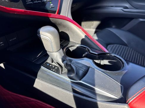 Used 2019 Toyota Camry SE w/ Carpet Mat Package FWD image 28