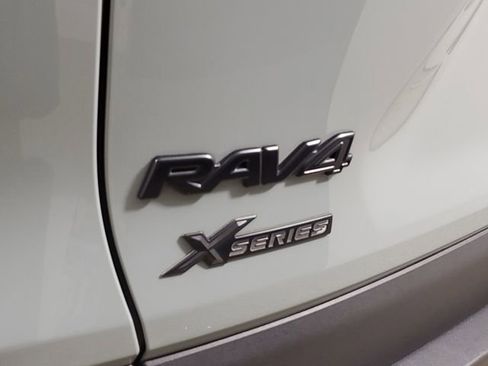 Used 2022 Toyota RAV4 XLE w/ Convenience Package image 9