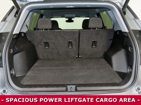 Used 2023 GMC Terrain SLE w/ Driver Convenience Package image 26