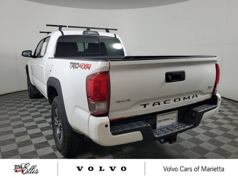 Used 2017 Toyota Tacoma TRD Sport w/ Premium & Technology Package AWD/4WD image 8