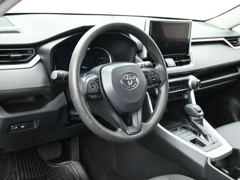 Used 2023 Toyota RAV4 XLE AWD/4WD image 15