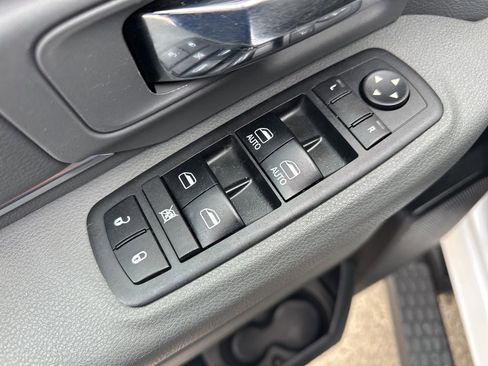 Used 2018 RAM 1500 SLT image 14