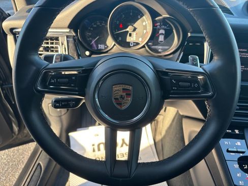 Used 2024 Porsche Macan image 20