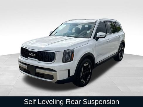 Used 2024 Kia Telluride EX w/ EX Captain's Chair Package FWD image 3