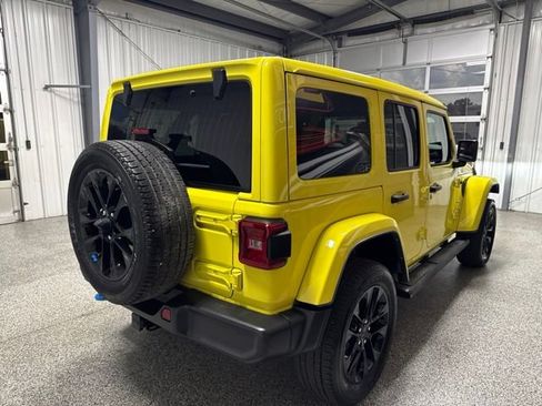 Used 2023 Jeep Wrangler Unlimited Sahara w/ Cold Weather Group AWD/4WD image 15