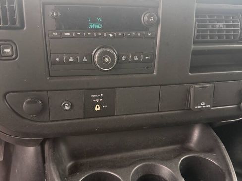 Used 2015 Chevrolet Express 2500 RWD image 11