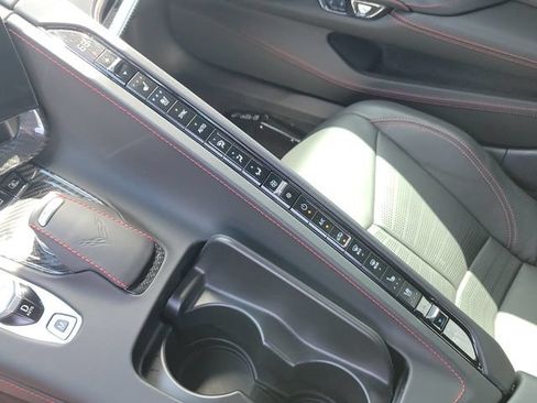 Used 2024 Chevrolet Corvette Stingray Premium Conv w/ Z51 Performance Package RWD image 31