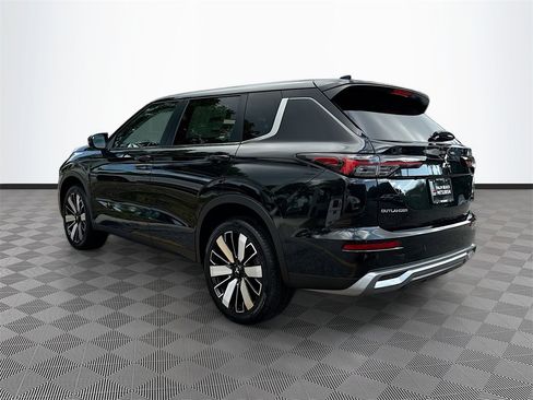 New 2025 Mitsubishi Outlander SE image 7